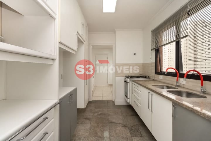 Apartamento à venda com 3 quartos, 157m² - Foto 13