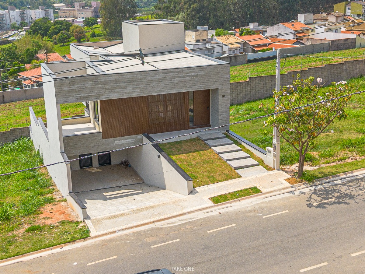 Casa de Condomínio à venda com 3 quartos, 230m² - Foto 1