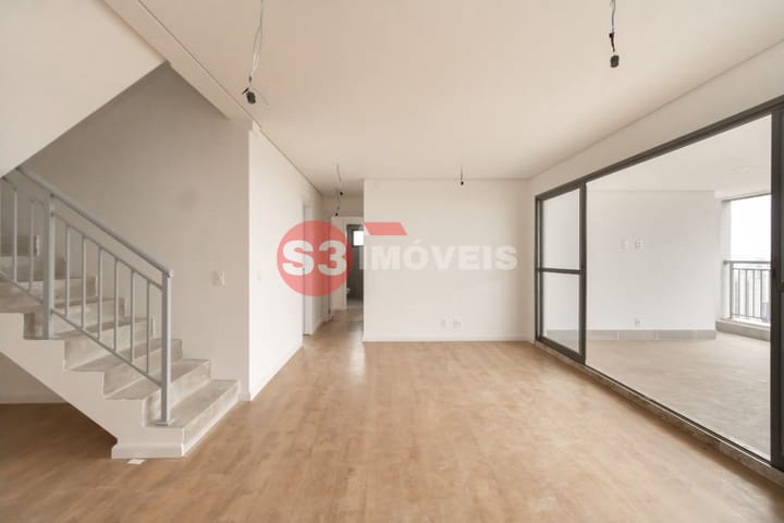 Cobertura à venda com 4 quartos, 240m² - Foto 2