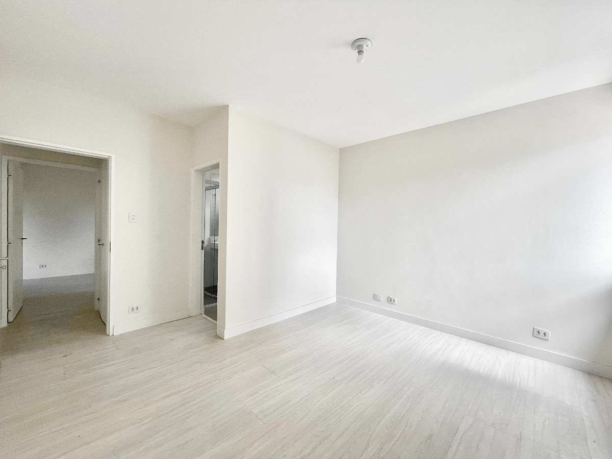 Apartamento à venda com 3 quartos, 137m² - Foto 13