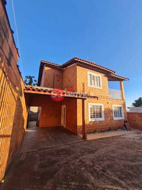 Casa à venda com 3 quartos, 165m² - Foto 1