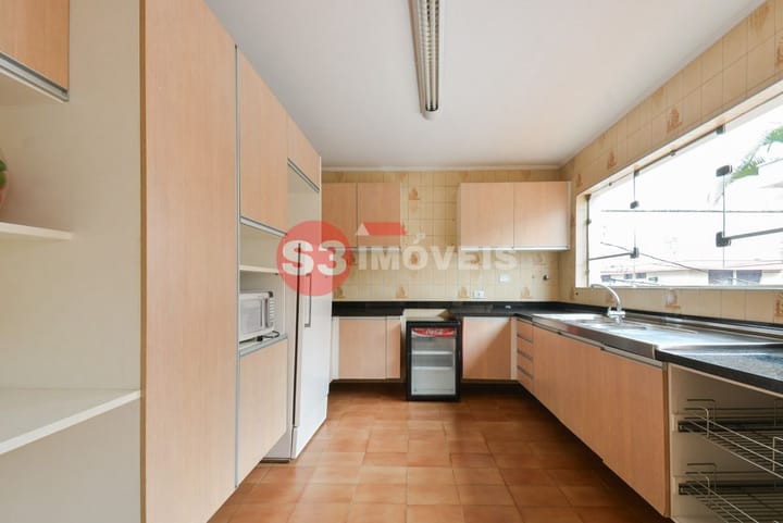 Casa à venda com 4 quartos, 331m² - Foto 20