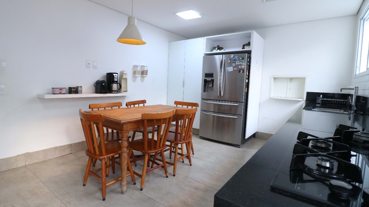 Casa à venda com 4 quartos, 350m² - Foto 27