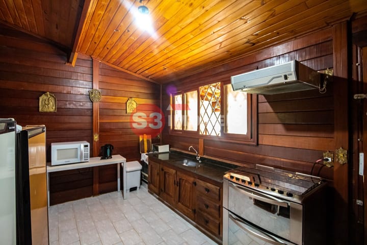 Casa à venda com 3 quartos, 232m² - Foto 16