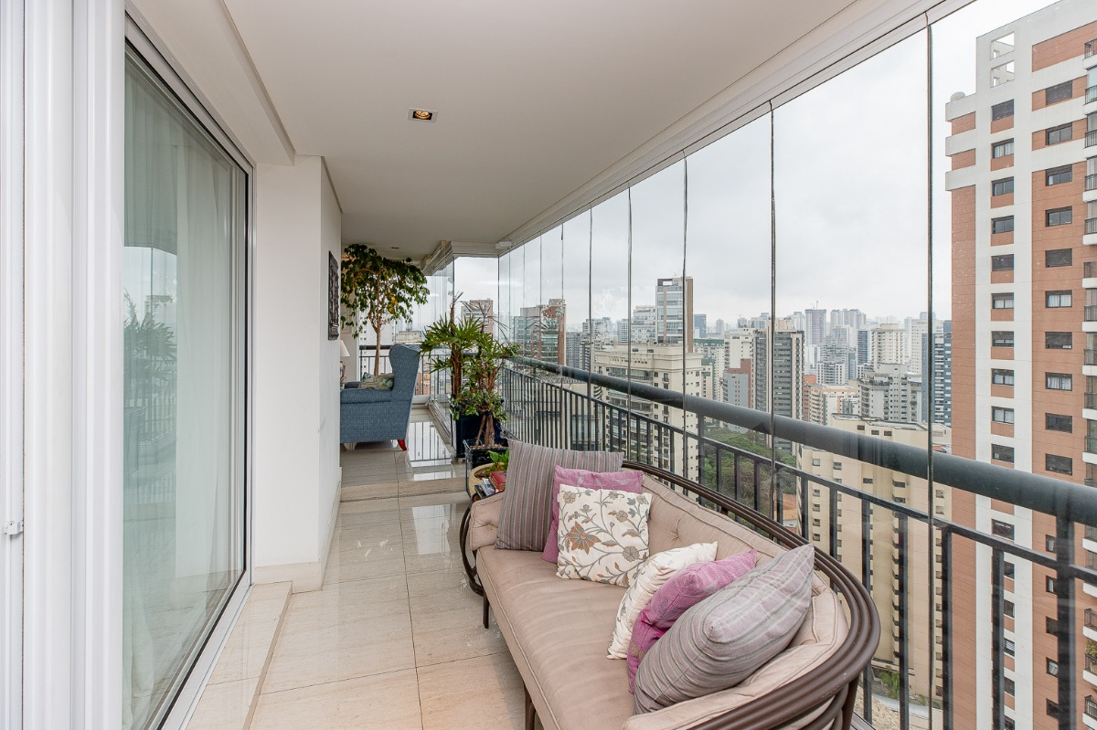 Apartamento à venda com 3 quartos, 216m² - Foto 9