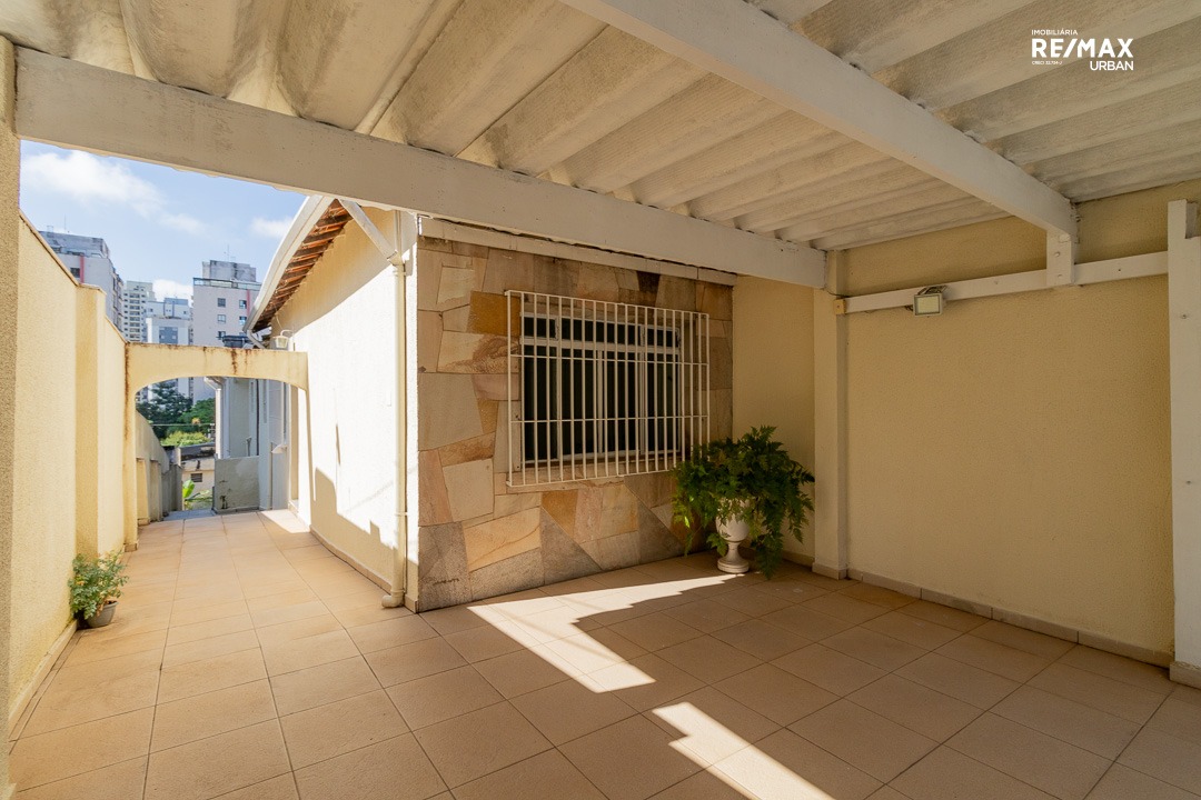 Casa à venda com 4 quartos, 150m² - Foto 1