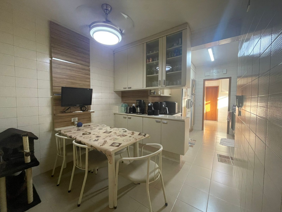 Apartamento à venda com 3 quartos, 165m² - Foto 7