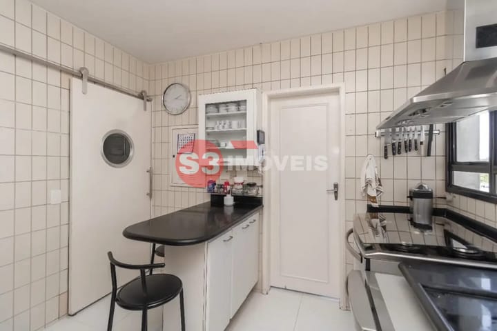 Apartamento à venda com 3 quartos, 190m² - Foto 7