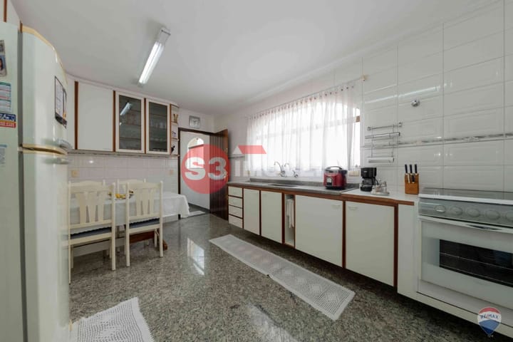 Casa à venda com 3 quartos, 173m² - Foto 4