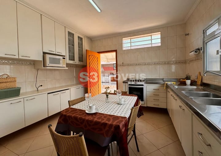 Casa à venda com 3 quartos, 178m² - Foto 1