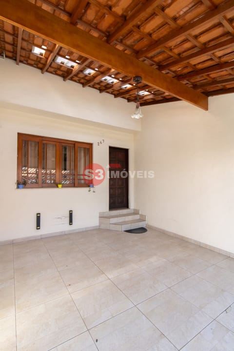 Casa à venda com 3 quartos, 142m² - Foto 1