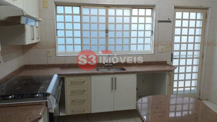 Casa para alugar com 4 quartos, 161m² - Foto 10