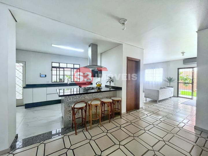 Casa à venda com 4 quartos, 350m² - Foto 9