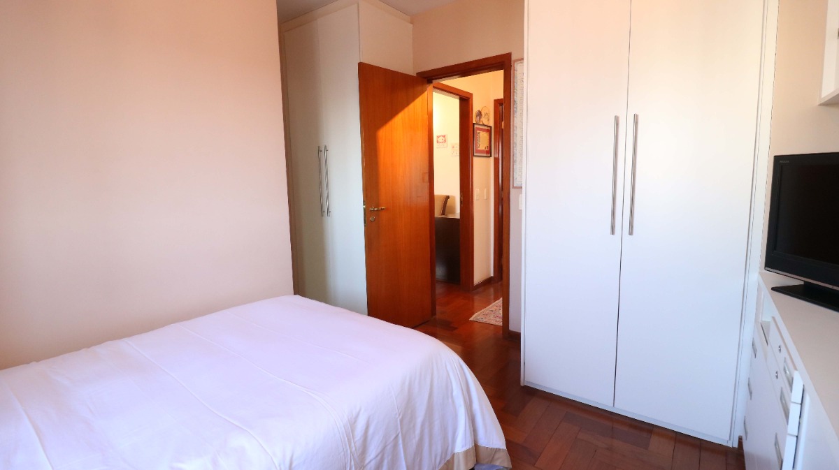 Apartamento à venda com 4 quartos, 226m² - Foto 24