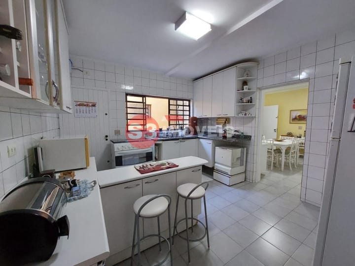 Casa à venda com 4 quartos, 200m² - Foto 14