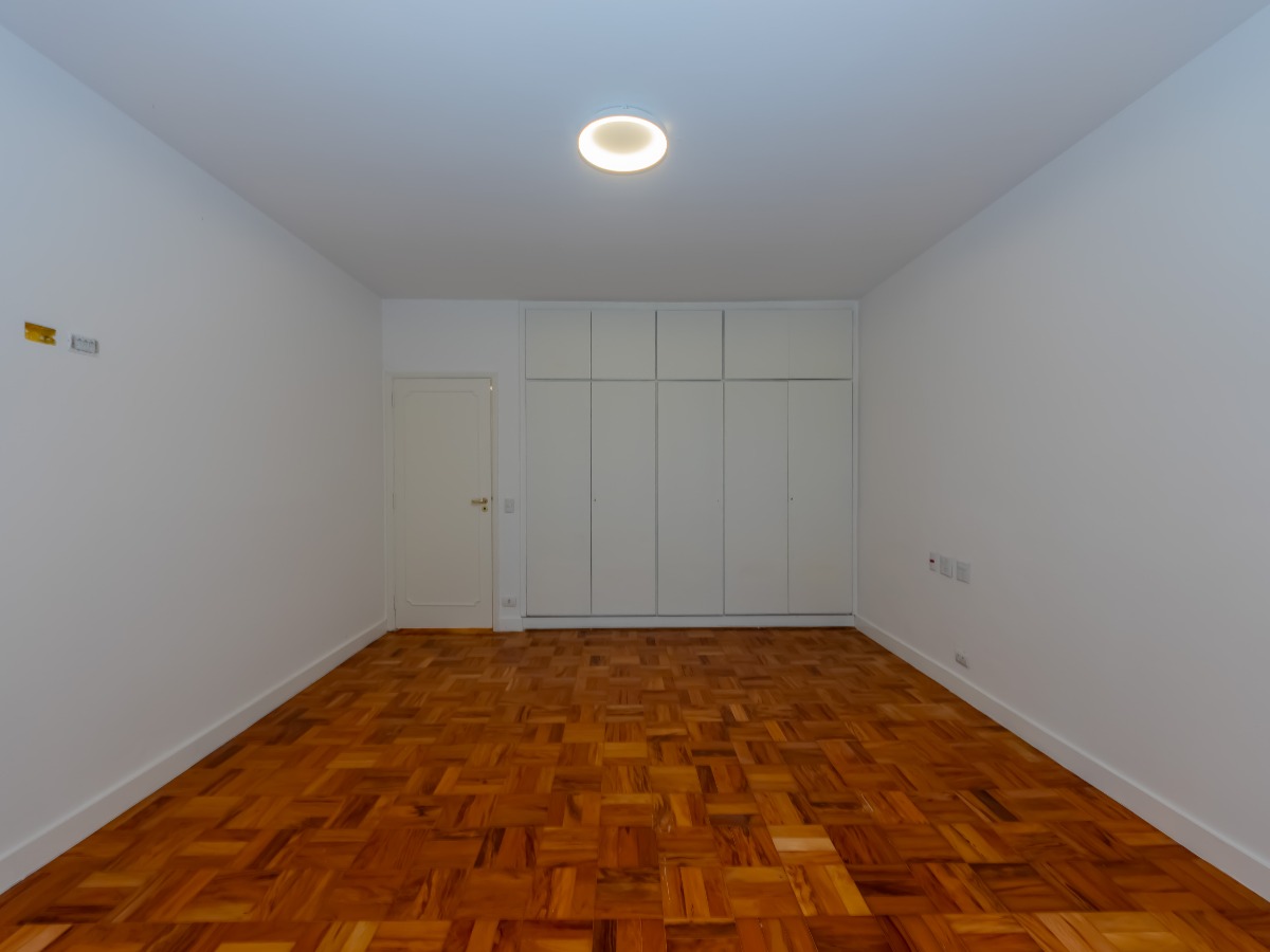 Casa à venda com 4 quartos, 800m² - Foto 16