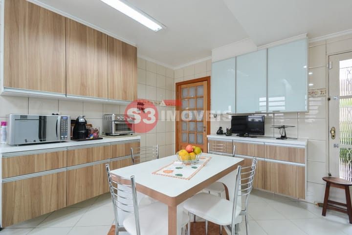 Casa à venda com 3 quartos, 244m² - Foto 14