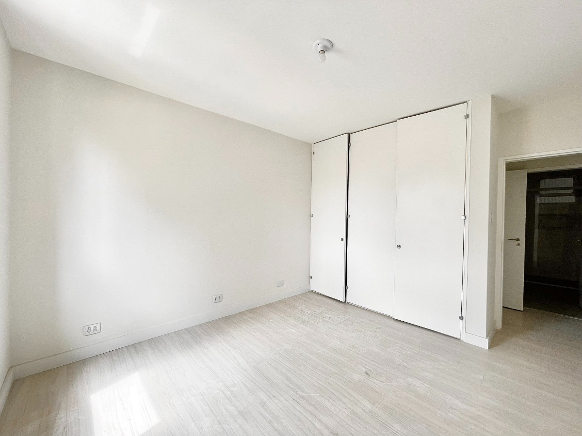 Apartamento à venda com 3 quartos, 137m² - Foto 9