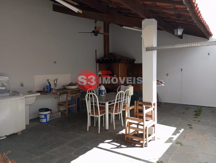 Casa à venda com 2 quartos, 170m² - Foto 1