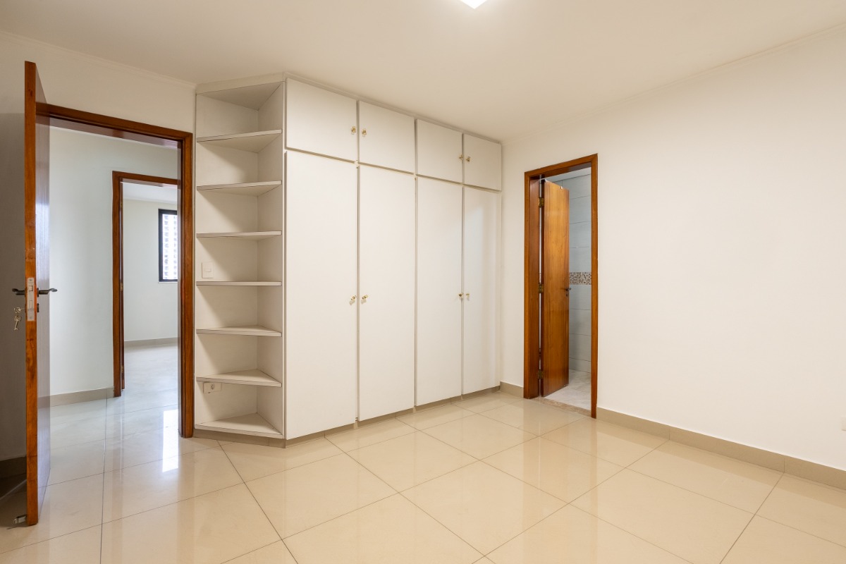 Apartamento à venda com 4 quartos, 220m² - Foto 29