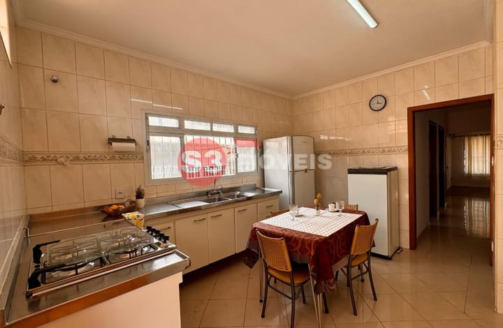 Casa à venda com 3 quartos, 178m² - Foto 2