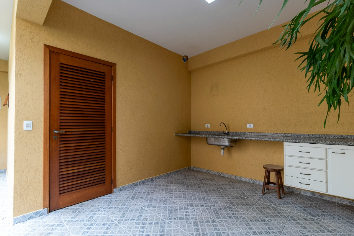 Casa à venda com 3 quartos, 318m² - Foto 16