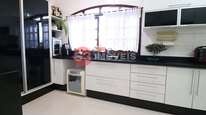 Casa à venda com 3 quartos, 350m² - Foto 15