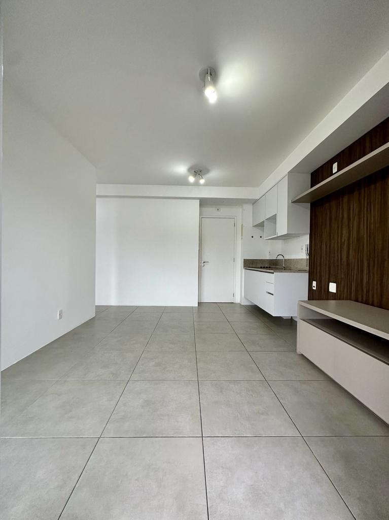 Apartamento à venda com 2 quartos, 67m² - Foto 2