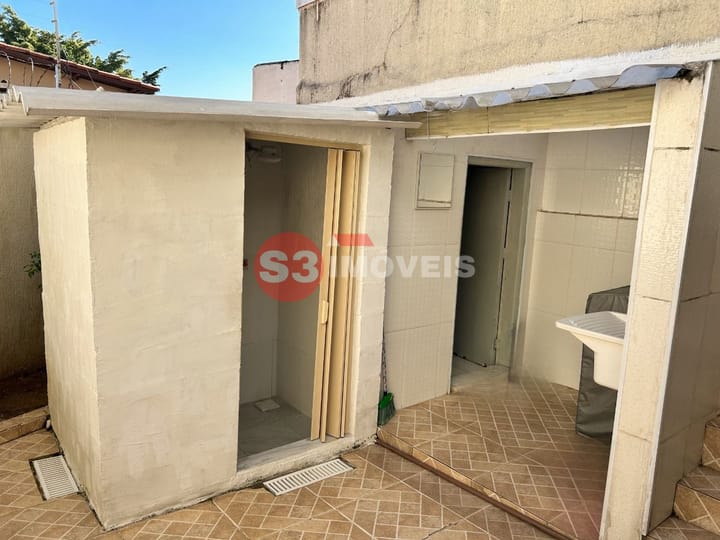 Casa à venda com 5 quartos, 131m² - Foto 30