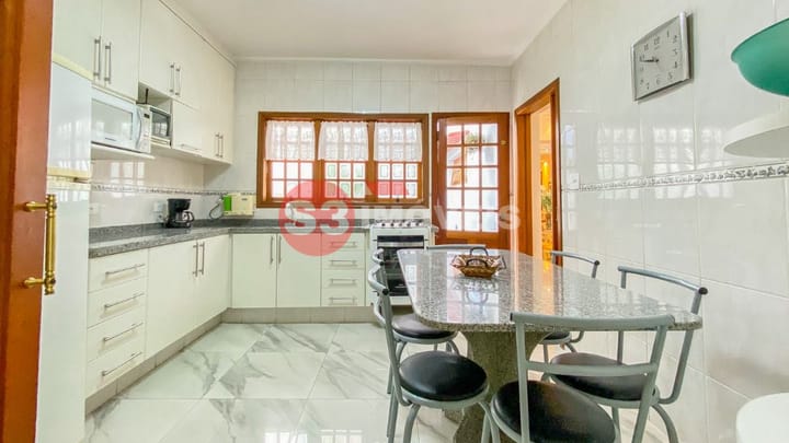 Casa à venda com 5 quartos, 275m² - Foto 5