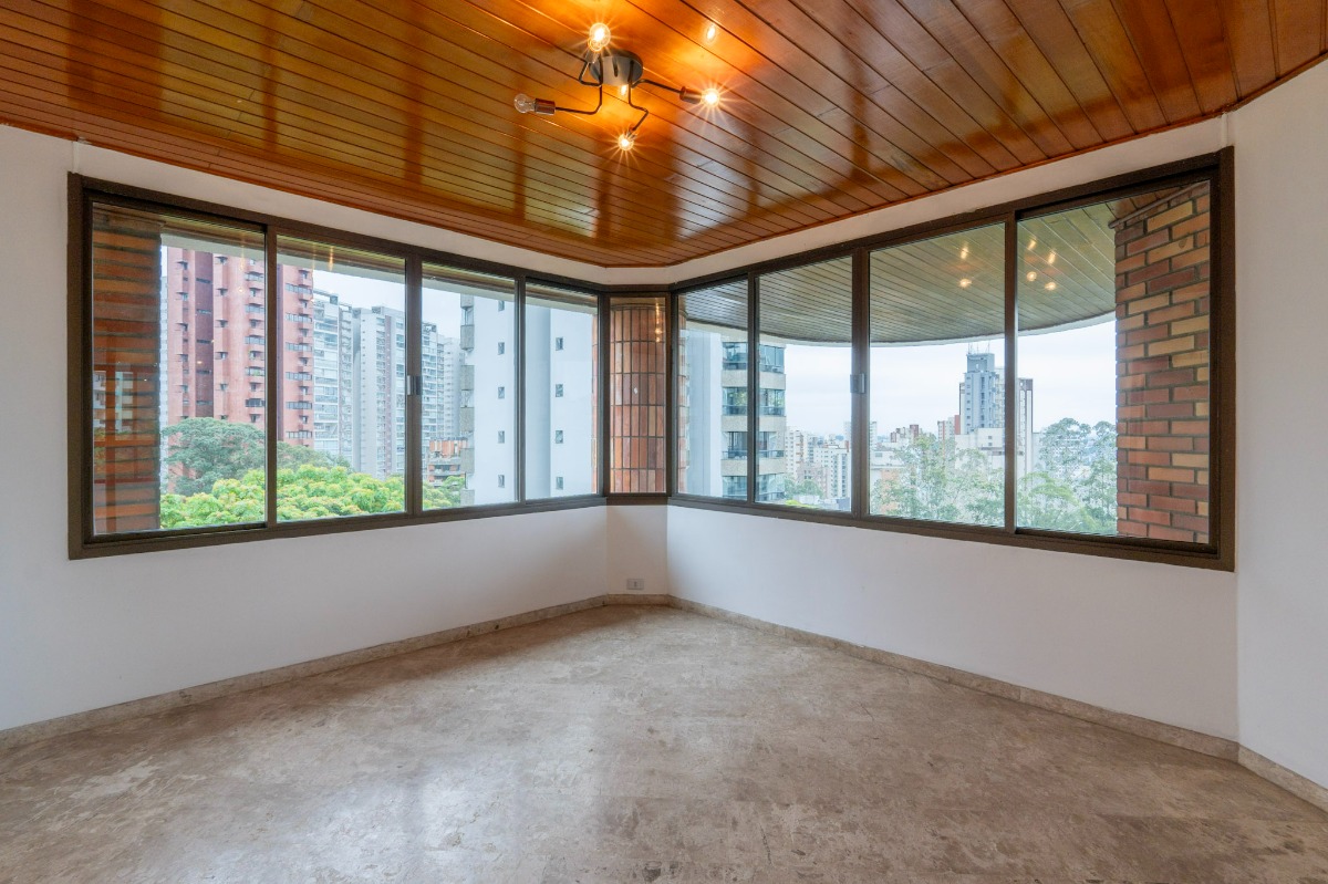 Apartamento à venda com 4 quartos, 236m² - Foto 8