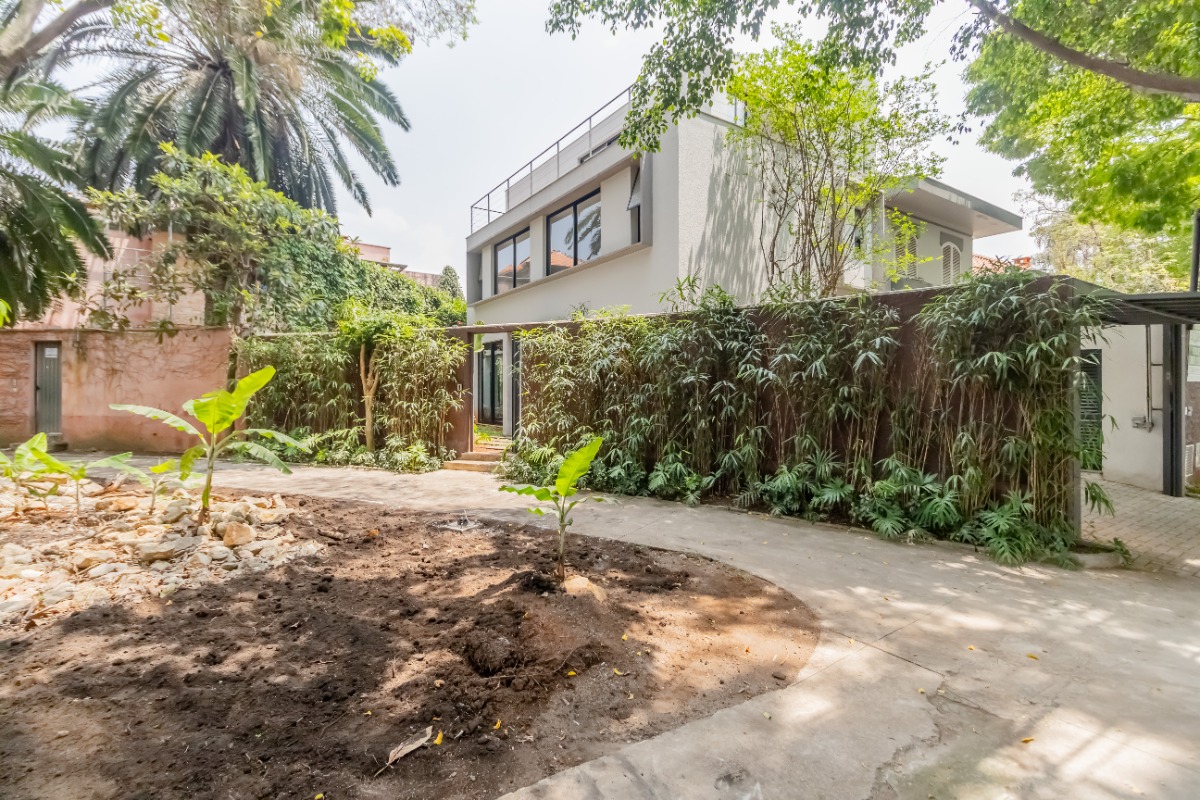 Casa à venda com 3 quartos, 318m² - Foto 1