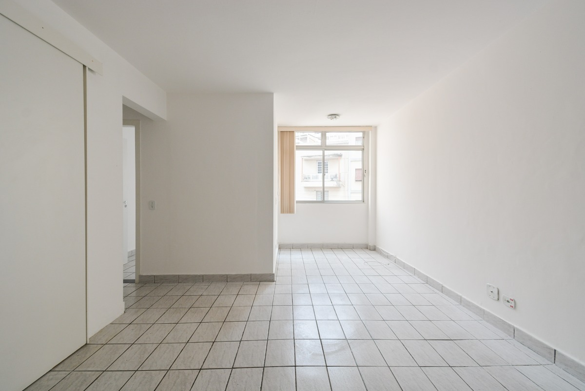 Apartamento à venda com 2 quartos, 75m² - Foto 2