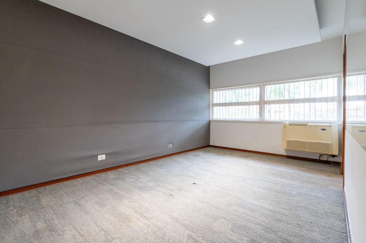 Casa à venda com 3 quartos, 216m² - Foto 5