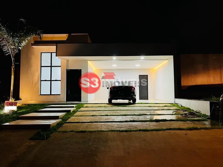 Casa de Condomínio à venda com 3 quartos, 200m² - Foto 1