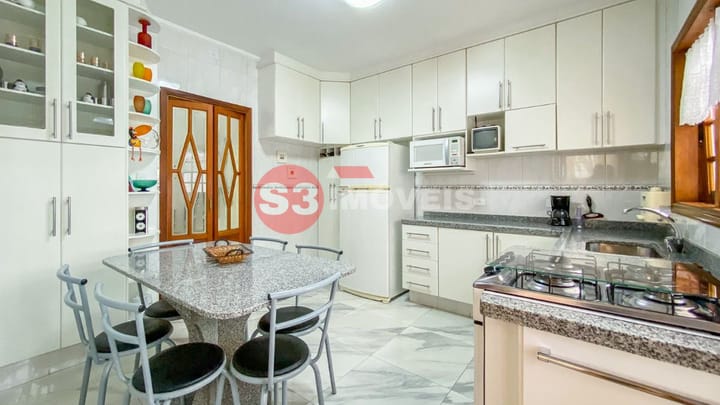 Casa à venda com 5 quartos, 275m² - Foto 8