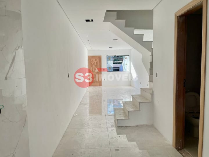 Casa à venda com 3 quartos, 207m² - Foto 1