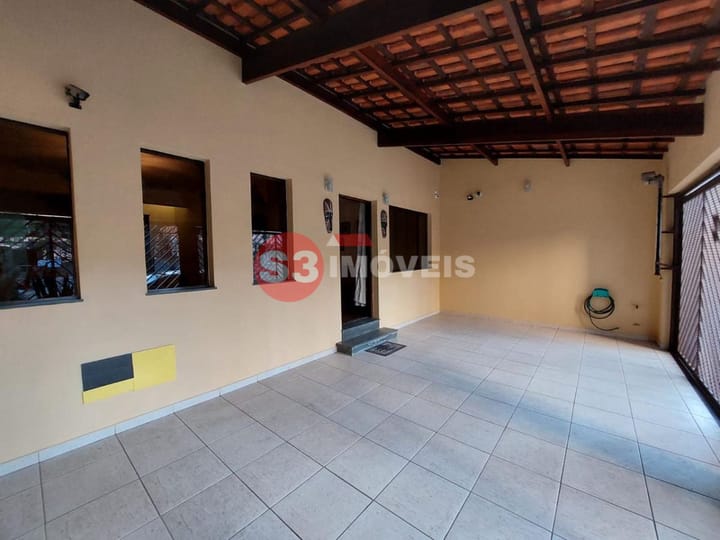 Casa à venda com 4 quartos, 200m² - Foto 3