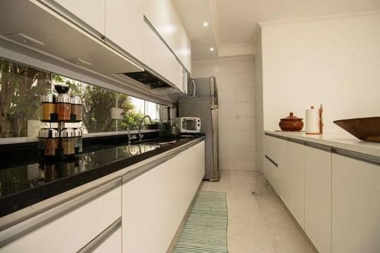 Casa à venda com 3 quartos, 234m² - Foto 8