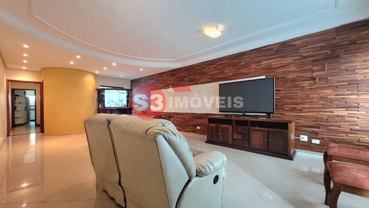 Casa à venda com 3 quartos, 294m² - Foto 1