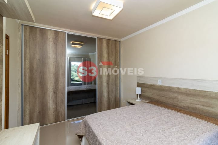 Casa à venda com 3 quartos, 240m² - Foto 18