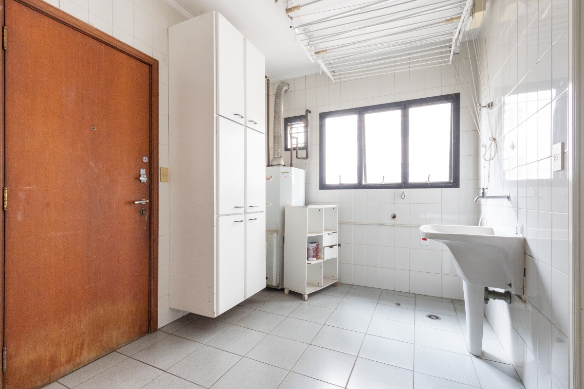 Apartamento à venda com 3 quartos, 200m² - Foto 35