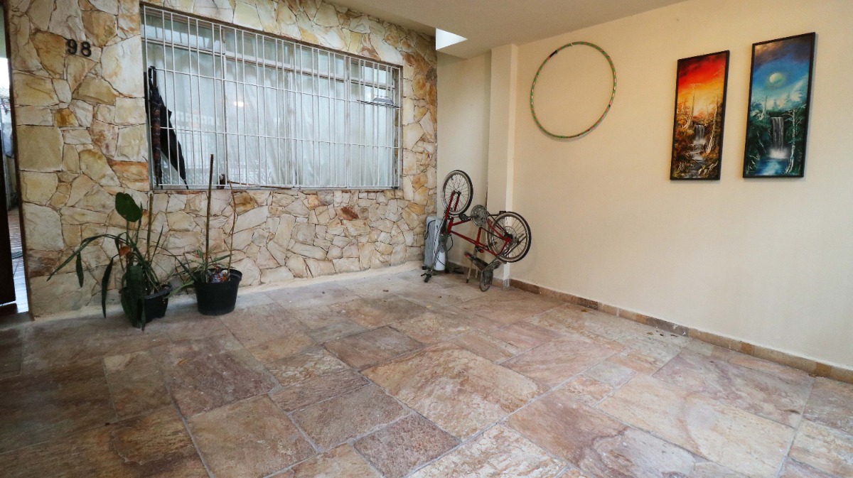 Casa à venda com 5 quartos, 200m² - Foto 3