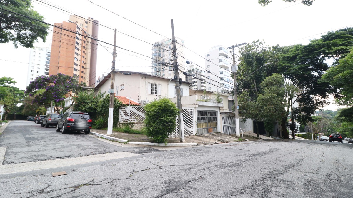 Casa à venda com 4 quartos, 200m² - Foto 1