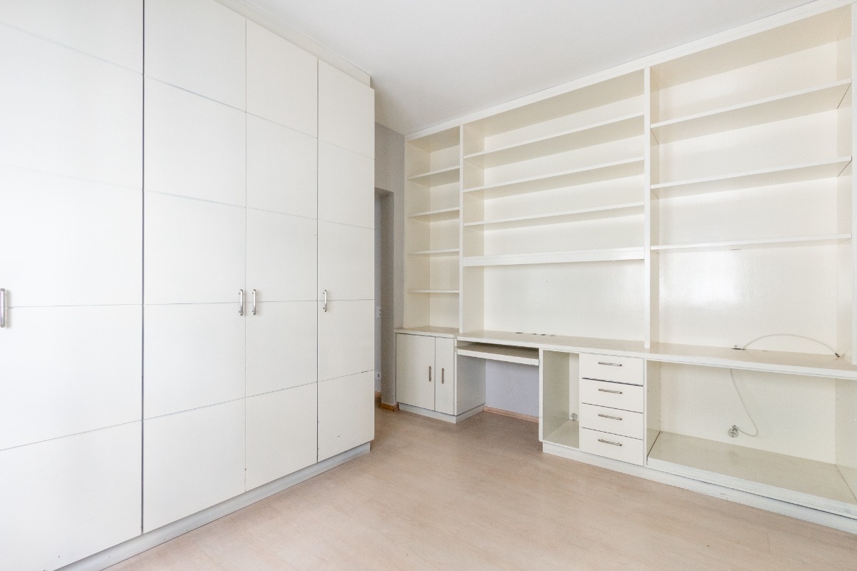 Apartamento à venda com 3 quartos, 200m² - Foto 18