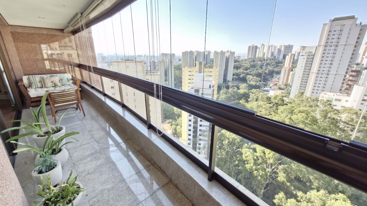 Apartamento à venda com 4 quartos, 226m² - Foto 1