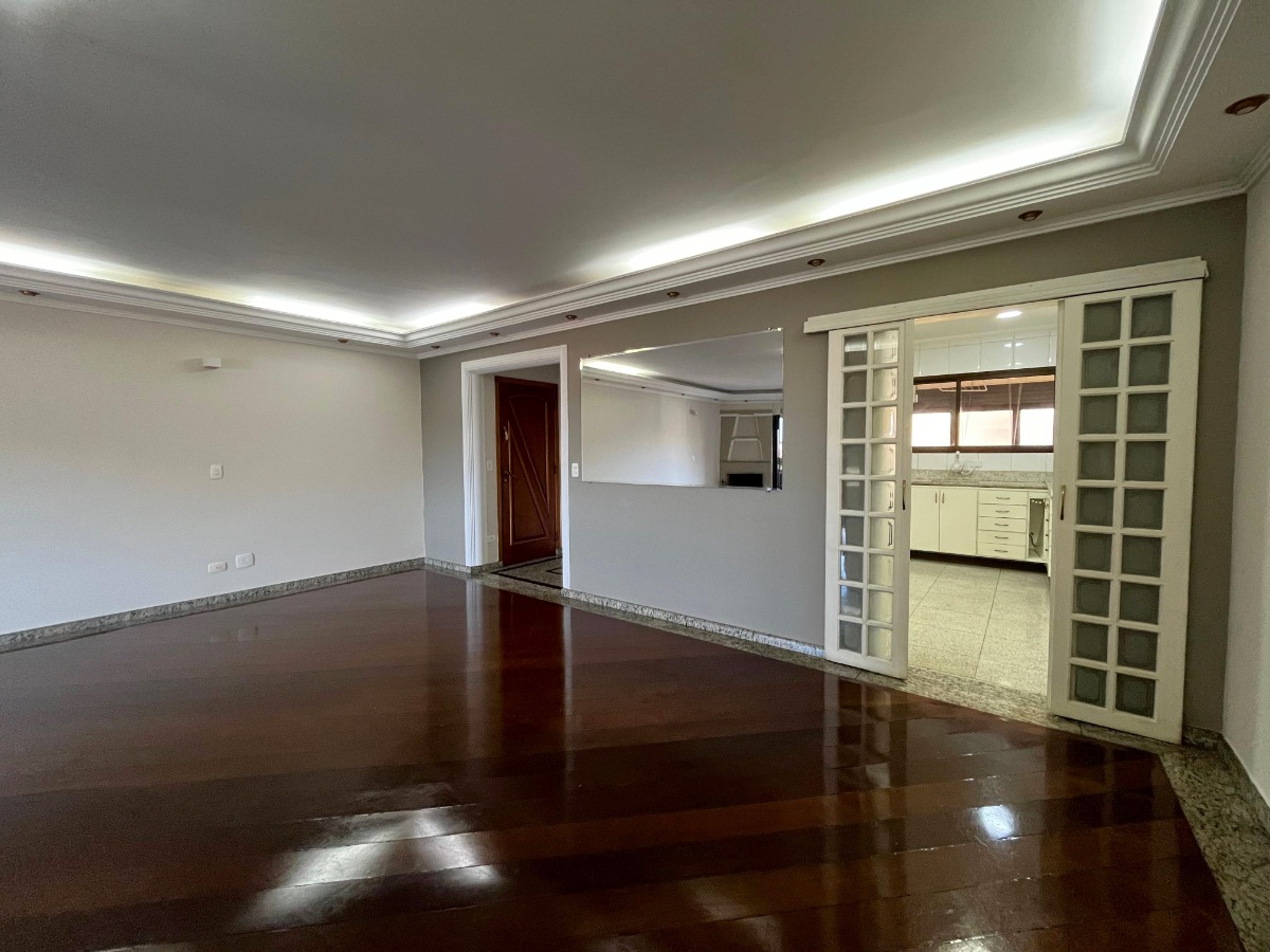 Apartamento à venda com 4 quartos, 176m² - Foto 2