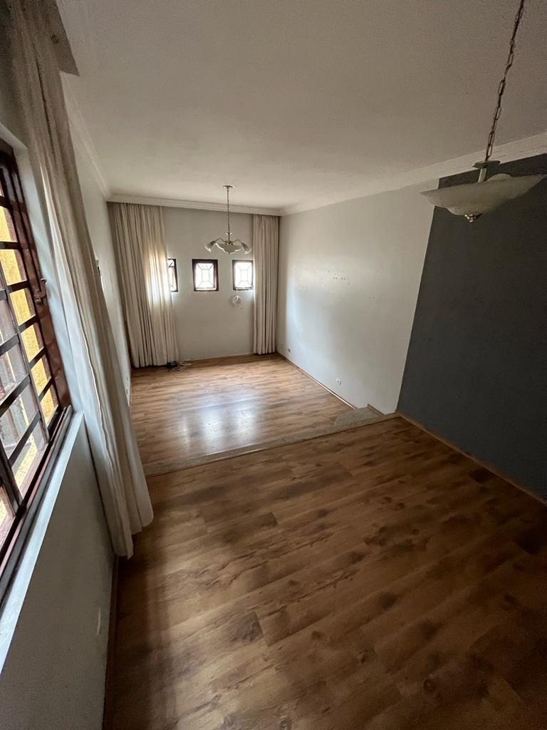 Casa à venda com 3 quartos, 198m² - Foto 2