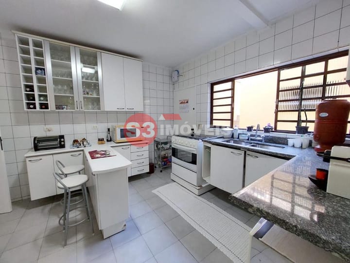 Casa à venda com 4 quartos, 200m² - Foto 15