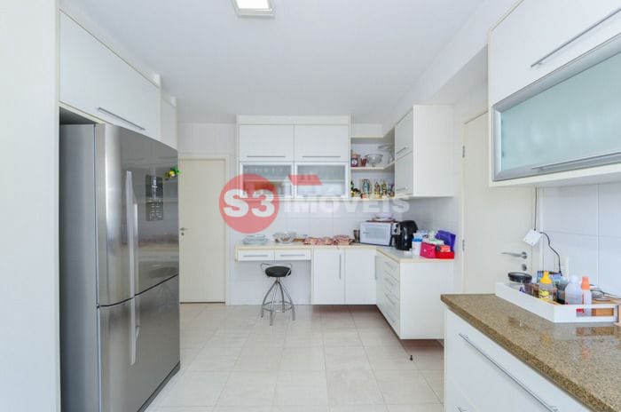 Apartamento à venda com 3 quartos, 202m² - Foto 35